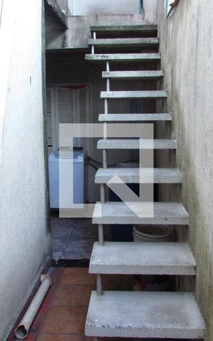 Casa à venda com 130m², 4 quartos e 2 vagasEscada