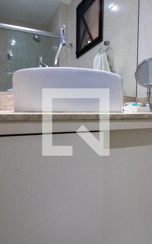 Apartamento à venda com 320m², 4 quartos e 2 vagas Apartamento à venda com 320m², 4 quartos e 2 vagasBanheiro Social