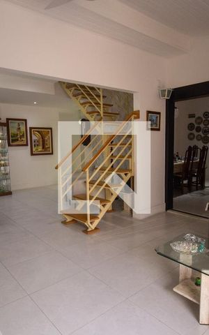 Apartamento à venda com 320m², 4 quartos e 2 vagas Apartamento à venda com 320m², 4 quartos e 2 vagasSala