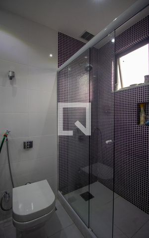 Apartamento à venda com 320m², 4 quartos e 2 vagas Apartamento à venda com 320m², 4 quartos e 2 vagasBanheiro da Suíte 2