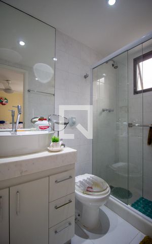 Apartamento à venda com 320m², 4 quartos e 2 vagas Apartamento à venda com 320m², 4 quartos e 2 vagasBanheiro da Suíte 1