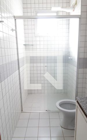 Apartamento para alugar com 62m², 2 quartos e 2 vagasBanheiro do Quarto 1