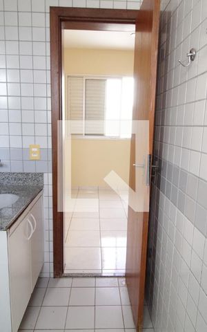 Apartamento para alugar com 62m², 2 quartos e 2 vagasBanheiro do Quarto 1