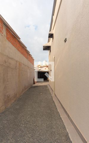 Casa à venda com 354m², 8 quartos e 5 vagas Casa à venda com 354m², 8 quartos e 5 vagasQuintal