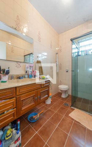 Casa à venda com 132m², 2 quartos e 2 vagas Casa à venda com 132m², 2 quartos e 2 vagasBanheiro