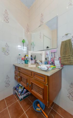 Casa à venda com 132m², 2 quartos e 2 vagas Casa à venda com 132m², 2 quartos e 2 vagasBanheiro