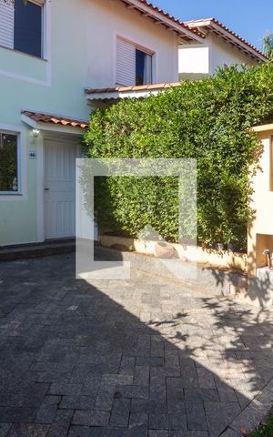 Casa para alugar com 65m², 2 quartos e 2 vagas Casa para alugar com 65m², 2 quartos e 2 vagasFachada