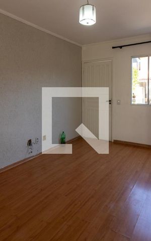 Casa para alugar com 65m², 2 quartos e 2 vagas Casa para alugar com 65m², 2 quartos e 2 vagasSala