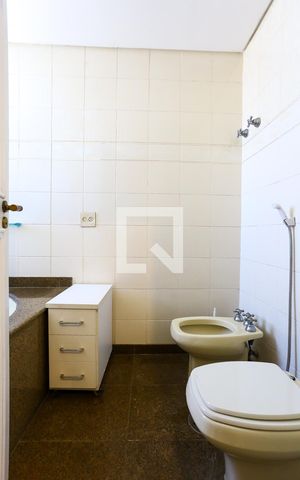 Apartamento à venda com 277m², 6 quartos e 4 vagas Apartamento à venda com 277m², 6 quartos e 4 vagasBanheiro da Suíte 3