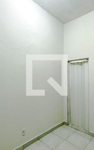 Casa para alugar com 45m², 2 quartos e sem vagaSuíte