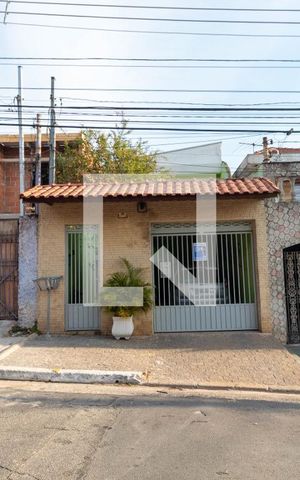 Casa à venda com 120m², 3 quartos e 1 vaga Casa à venda com 120m², 3 quartos e 1 vagaFachada