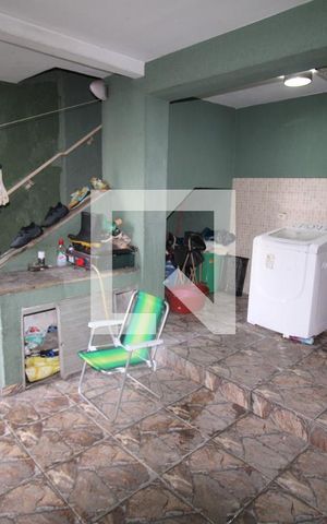 Casa à venda com 150m², 4 quartos e 2 vagasÁrea de Serviço