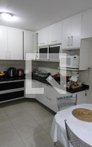 Casa à venda com 150m², 4 quartos e 2 vagasCozinha