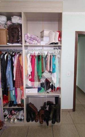 Casa à venda com 150m², 4 quartos e 2 vagasSuíte closet