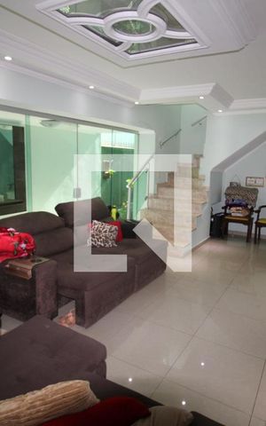 Casa à venda com 150m², 4 quartos e 2 vagasSala