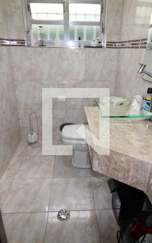Casa à venda com 150m², 4 quartos e 2 vagasLavabo