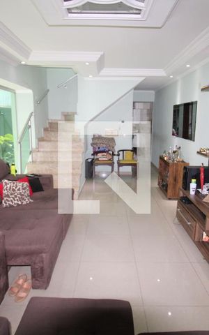 Casa à venda com 150m², 4 quartos e 2 vagasSala