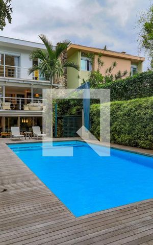 Casa à venda com 601m², 3 quartos e 4 vagas Casa à venda com 601m², 3 quartos e 4 vagasPiscina
