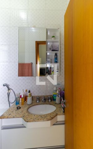 Casa à venda com 128m², 3 quartos e 3 vagas Casa à venda com 128m², 3 quartos e 3 vagasBanheiro da Suíte