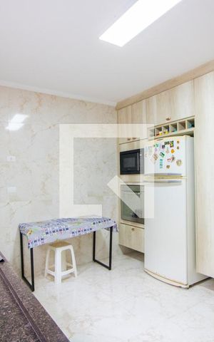 Casa à venda com 170m², 3 quartos e 2 vagas Casa à venda com 170m², 3 quartos e 2 vagasCozinha