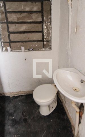 Casa à venda com 300m², 6 quartos e 5 vagasBanheiro da garagem