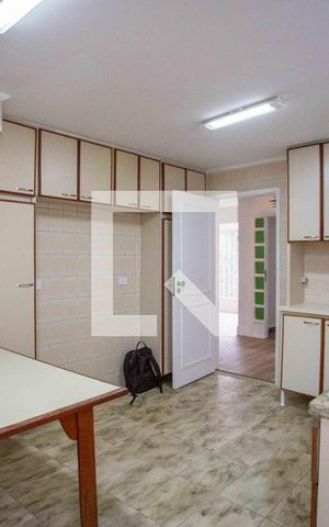 Casa para alugar com 200m², 3 quartos e 2 vagasCozinha
