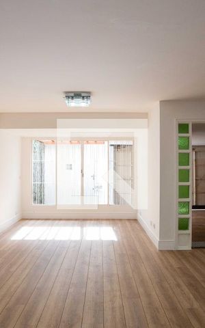 Casa para alugar com 200m², 3 quartos e 2 vagasSala