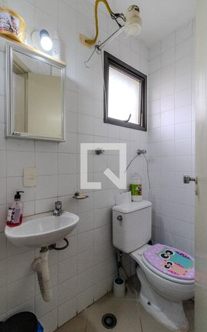 Apartamento à venda com 83m², 3 quartos e 2 vagas Apartamento à venda com 83m², 3 quartos e 2 vagasBanheiro de Serviço