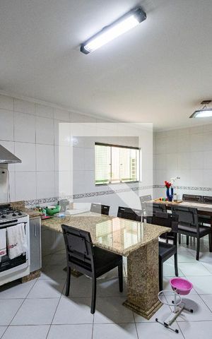 Casa à venda com 170m², 3 quartos e 2 vagas Casa à venda com 170m², 3 quartos e 2 vagasCozinha