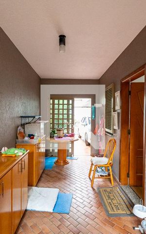 Casa à venda com 170m², 3 quartos e 2 vagas Casa à venda com 170m², 3 quartos e 2 vagasEntrada