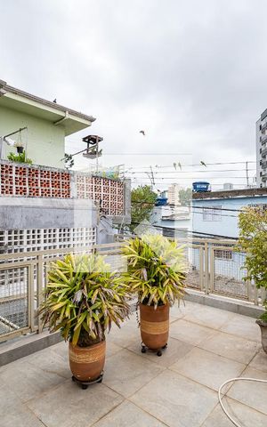 Casa à venda com 170m², 3 quartos e 2 vagas Casa à venda com 170m², 3 quartos e 2 vagasVaranda da Suíte 1