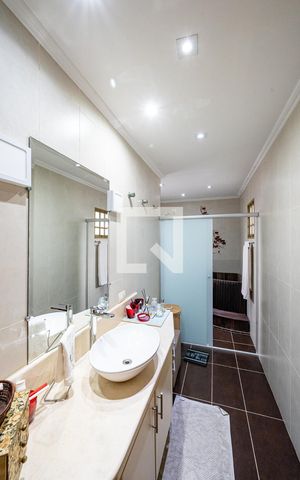 Casa à venda com 170m², 3 quartos e 2 vagas Casa à venda com 170m², 3 quartos e 2 vagasBanheiro da Suíte 1