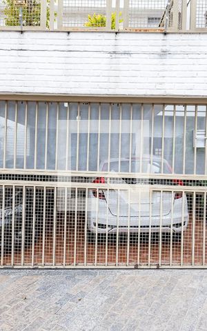 Casa à venda com 170m², 3 quartos e 2 vagas Casa à venda com 170m², 3 quartos e 2 vagasFachada