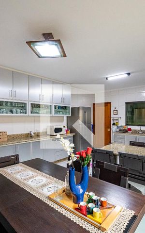 Casa à venda com 170m², 3 quartos e 2 vagas Casa à venda com 170m², 3 quartos e 2 vagasCozinha