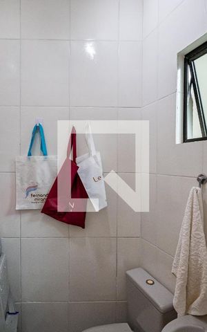 Casa à venda com 170m², 3 quartos e 2 vagas Casa à venda com 170m², 3 quartos e 2 vagasBanheiro de Serviço