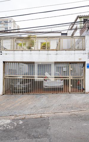 Casa à venda com 170m², 3 quartos e 2 vagas Casa à venda com 170m², 3 quartos e 2 vagasFachada