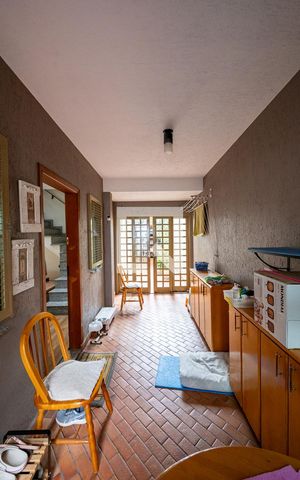 Casa à venda com 170m², 3 quartos e 2 vagas Casa à venda com 170m², 3 quartos e 2 vagasEntrada