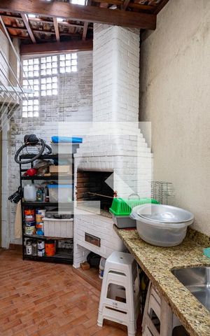 Casa à venda com 170m², 3 quartos e 2 vagas Casa à venda com 170m², 3 quartos e 2 vagasChurrasqueira