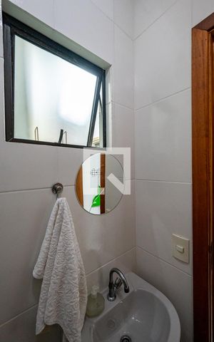 Casa à venda com 170m², 3 quartos e 2 vagas Casa à venda com 170m², 3 quartos e 2 vagasBanheiro de Serviço