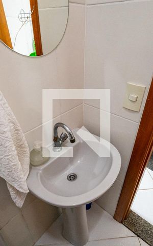 Casa à venda com 170m², 3 quartos e 2 vagas Casa à venda com 170m², 3 quartos e 2 vagasBanheiro de Serviço