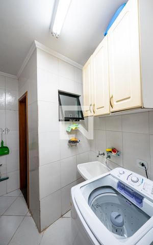 Casa à venda com 170m², 3 quartos e 2 vagas Casa à venda com 170m², 3 quartos e 2 vagasLavanderia