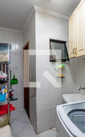 Casa à venda com 170m², 3 quartos e 2 vagas Casa à venda com 170m², 3 quartos e 2 vagasLavanderia
