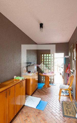 Casa à venda com 170m², 3 quartos e 2 vagas Casa à venda com 170m², 3 quartos e 2 vagasEntrada