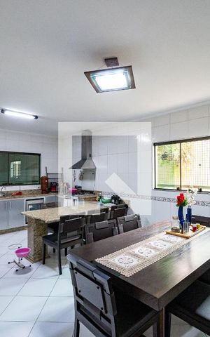 Casa à venda com 170m², 3 quartos e 2 vagas Casa à venda com 170m², 3 quartos e 2 vagasCozinha
