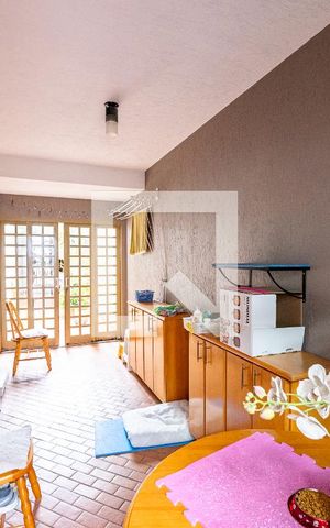 Casa à venda com 170m², 3 quartos e 2 vagas Casa à venda com 170m², 3 quartos e 2 vagasEntrada