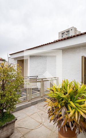 Casa à venda com 170m², 3 quartos e 2 vagas Casa à venda com 170m², 3 quartos e 2 vagasVaranda da Suíte 1