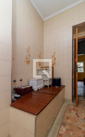 Casa para alugar com 416m², 4 quartos e 3 vagasBanheiro 2