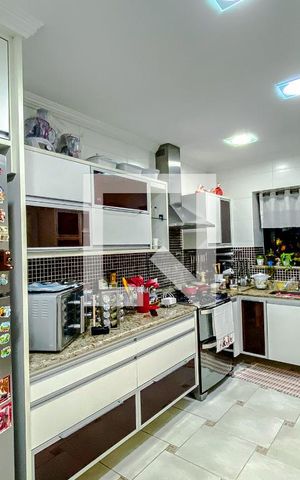 Apartamento à venda com 241m², 4 quartos e 4 vagasCozinha