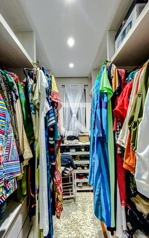 Apartamento à venda com 241m², 4 quartos e 4 vagasQuarto 4 - Closet