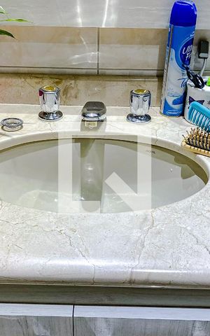 Apartamento à venda com 241m², 4 quartos e 4 vagasBanheiro da Suíte 1